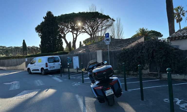 parking moto trop petit pour la Goldwing