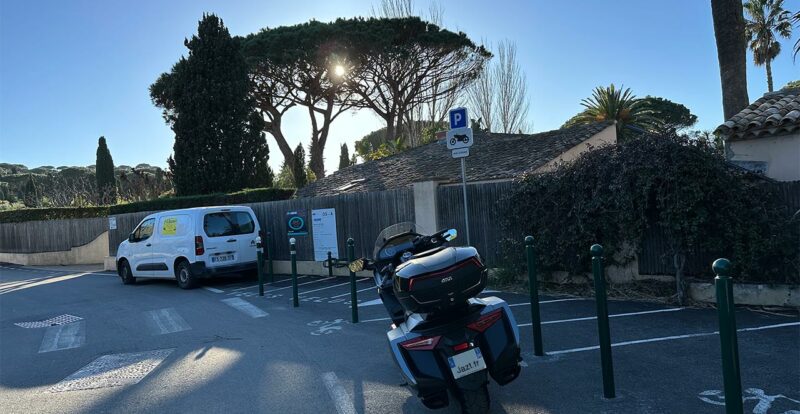 parking moto trop petit pour la Goldwing