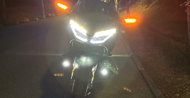 Kit feu additionnel sur la Goldwing, de nuit