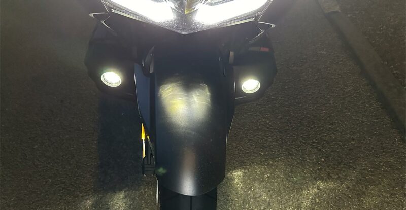 essai Kit feux additionnels sur la Goldwing DCT, de nuit