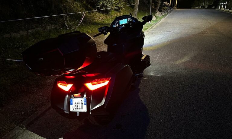 signature visuelle arrière de la Goldwing de nuit