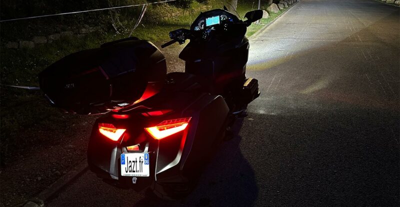 signature visuelle arrière de la Goldwing de nuit