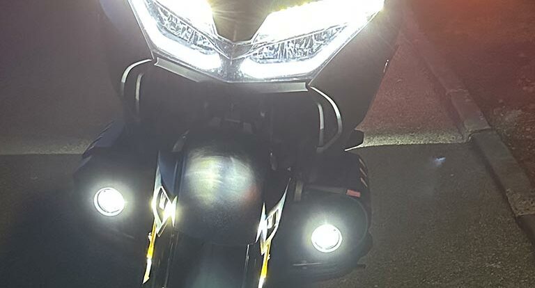 Feux additionnels activés sur la Goldwing DCT
