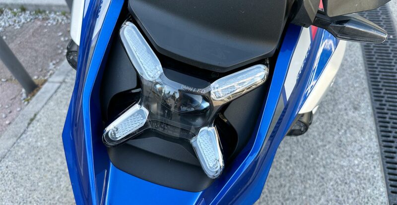 optique avant en croix de la R1300GS, moto trail BMW