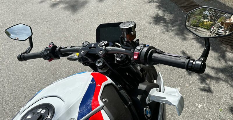 Au guidon du M1000R
