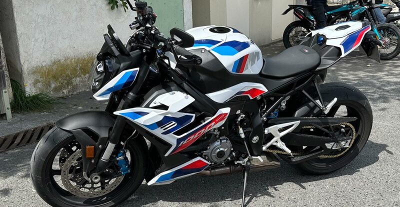 M1000R BMW blue blanche