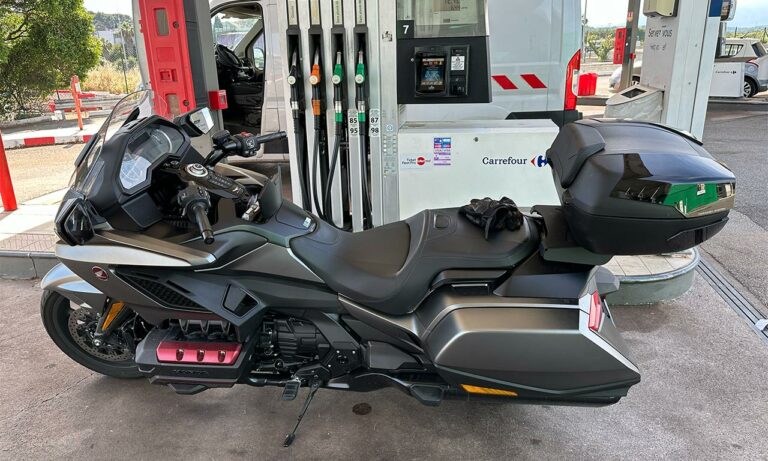 Antibes, départ du voyage motard vers la Corse