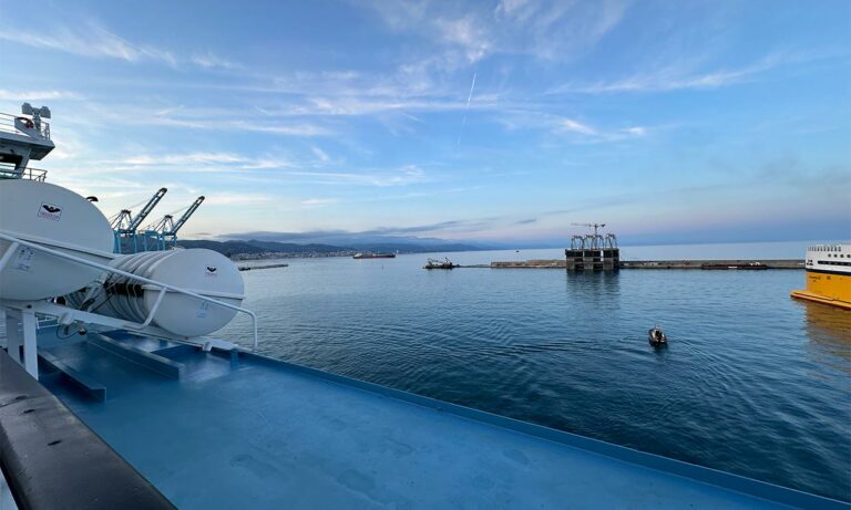 vue du Corsica Ferries, à l'extérieur sur le côté babord