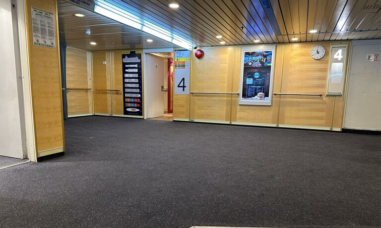 les couloirs à bord du Corsica Ferries