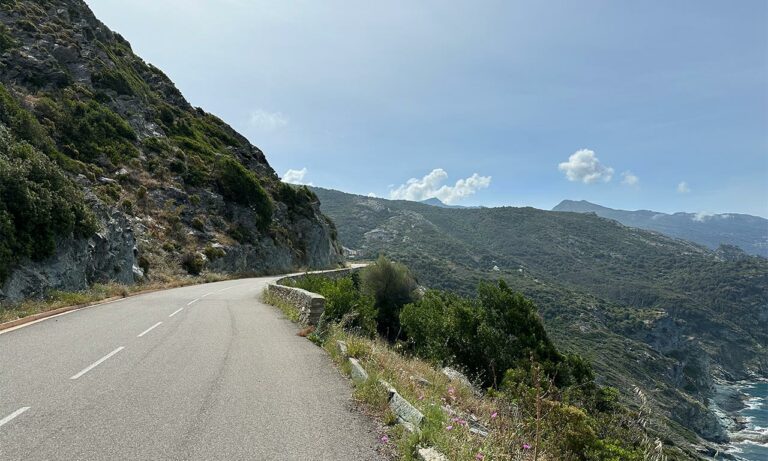 Routes sinueuses sur le Cap Corse