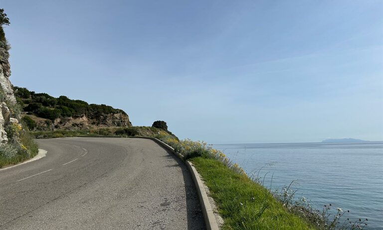 balade moto vue mer en Corse