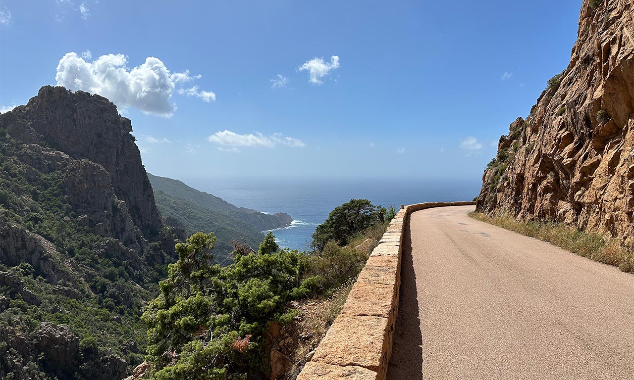 Montagne vue mer en Corse