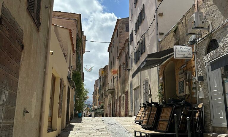 Ruelle Île Rousse