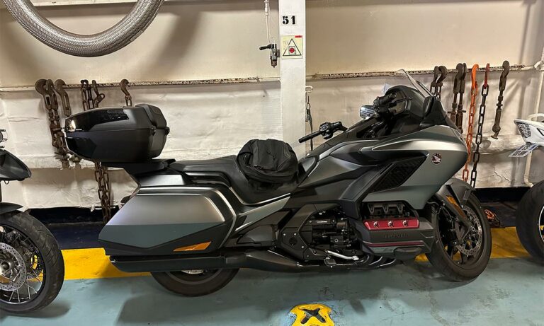 Goldwing dans le bateau Corsica Ferrie