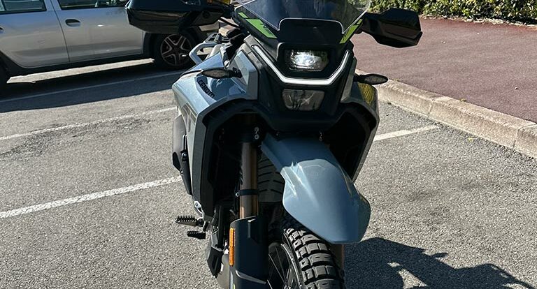 Signature de la 450MT CF Moto