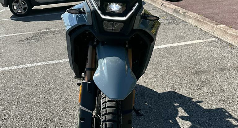 Signature lumineuse de la 450MT CF Moto