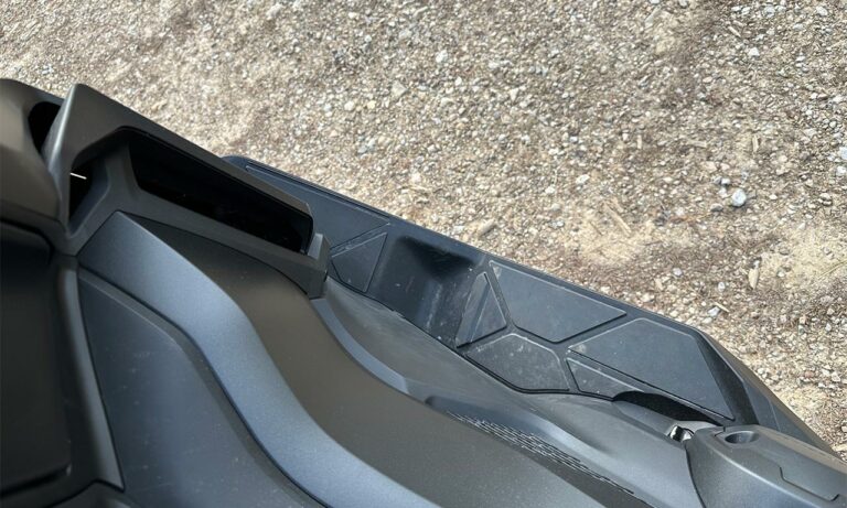 place pour les jambes sur le Forza 750