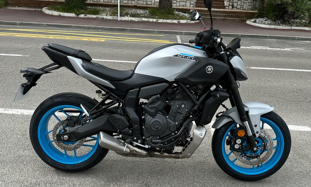 roadster A2 MT 07 Y-AMT 2025