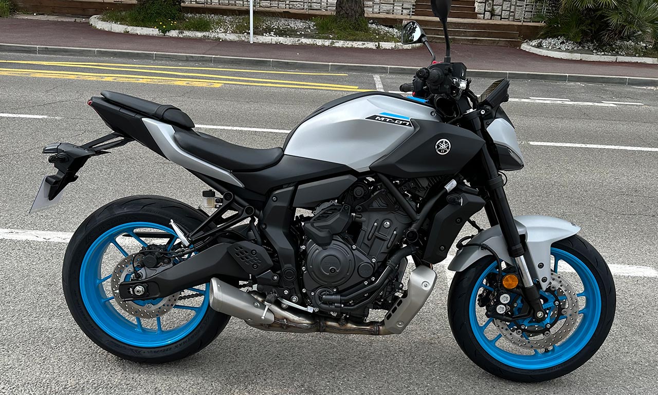 roadster A2 MT 07 Y-AMT 2025