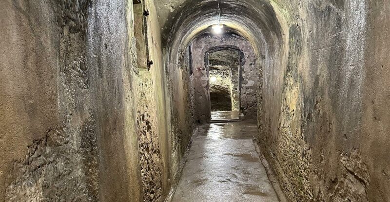 Dans le tunnel du Gouvernail de Bonifacio