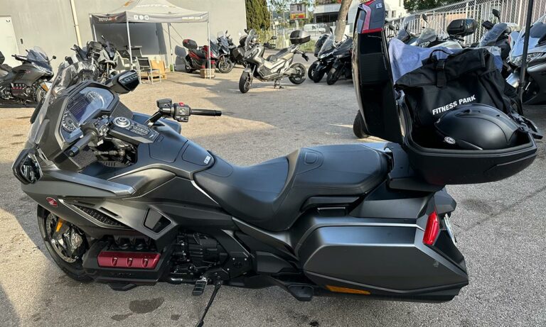 Ma goldwing avec ses pneus moto Michelin Road W GT
