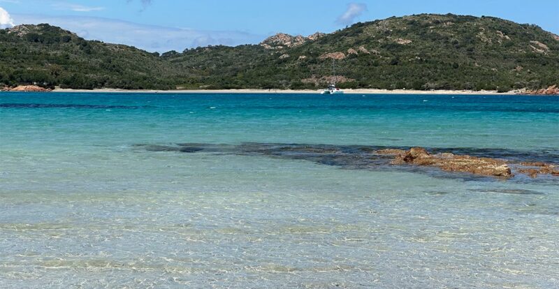 Eau turquoise sur la Plage de Rondinara (mai 2025)