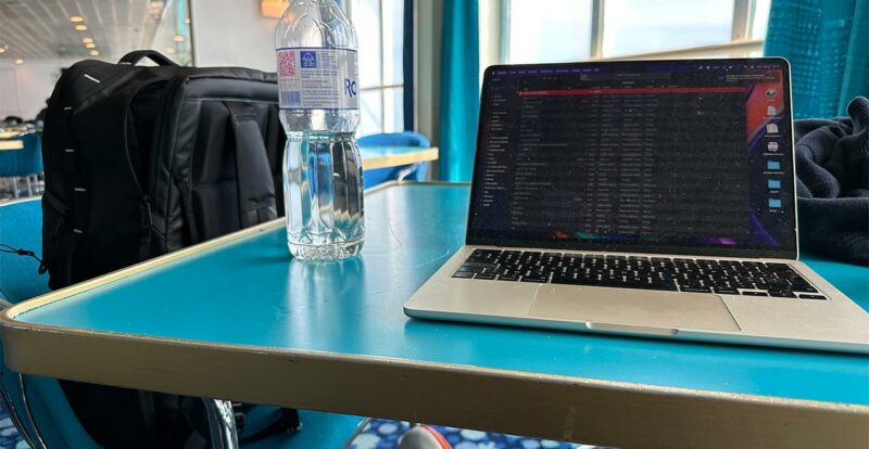 Espace commun en cafétéria sur le Corsica Ferry