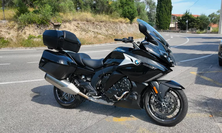 moto routière BMW 6 cylindres