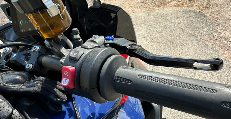 poignée droite et comodo du M1000XR