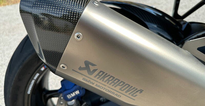 Echappement Akrapovic sur le M1000XR de série