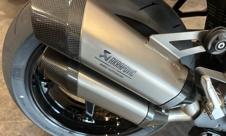 Echappement Akrapovic sur le R1300RS