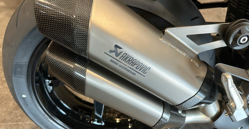 Echappement Akrapovic sur le R1300RS