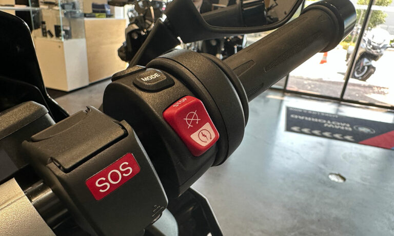 comodo à la poignée droite du R1300RS