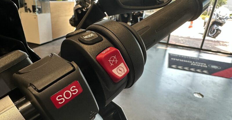 comodo à la poignée droite du R1300RS