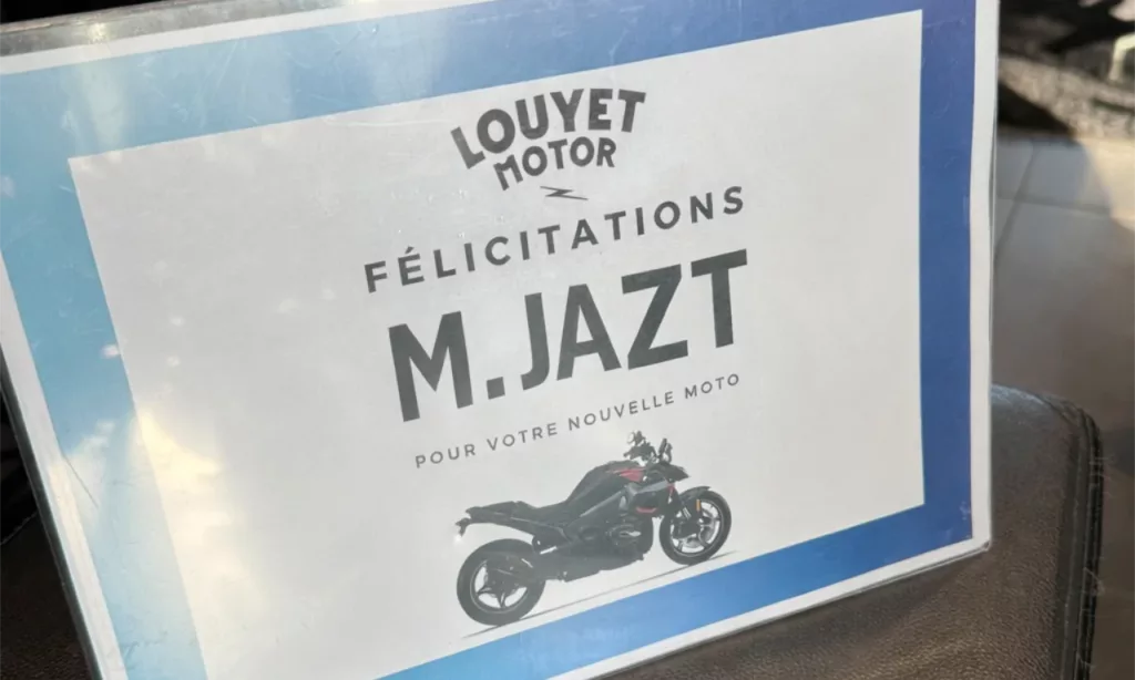 Félicitations M. Jazt pour votre nouvelle moto BMW