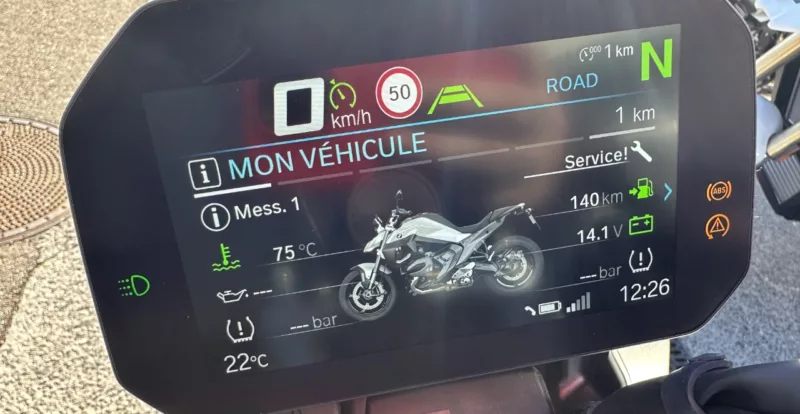 1km au compteur de la R1300R de David Jazt