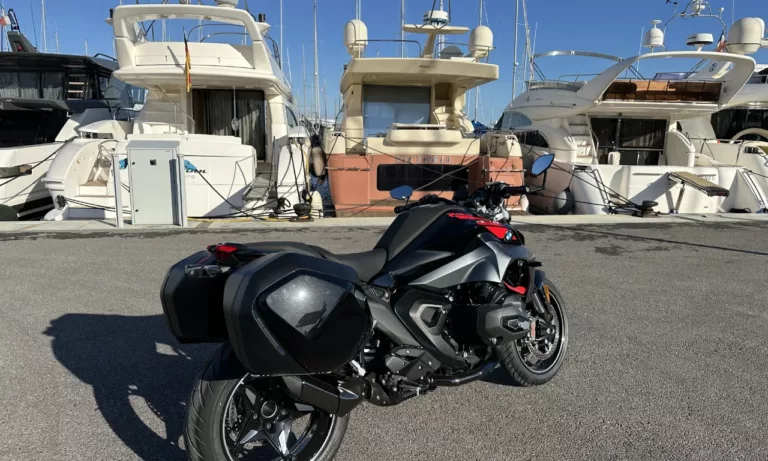 R1300R noir et rouge avec valise