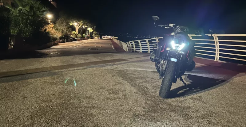 Monaco By Night en R1300R BMW