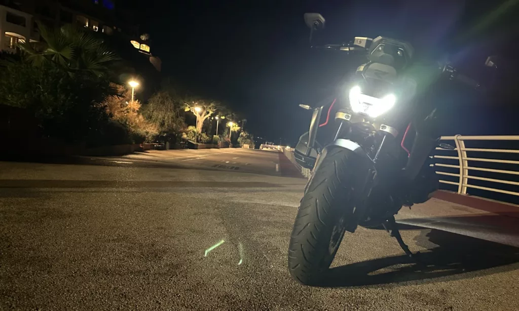 R1300R de David Jazt à Monaco