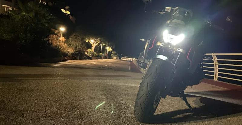 R1300R de David Jazt à Monaco