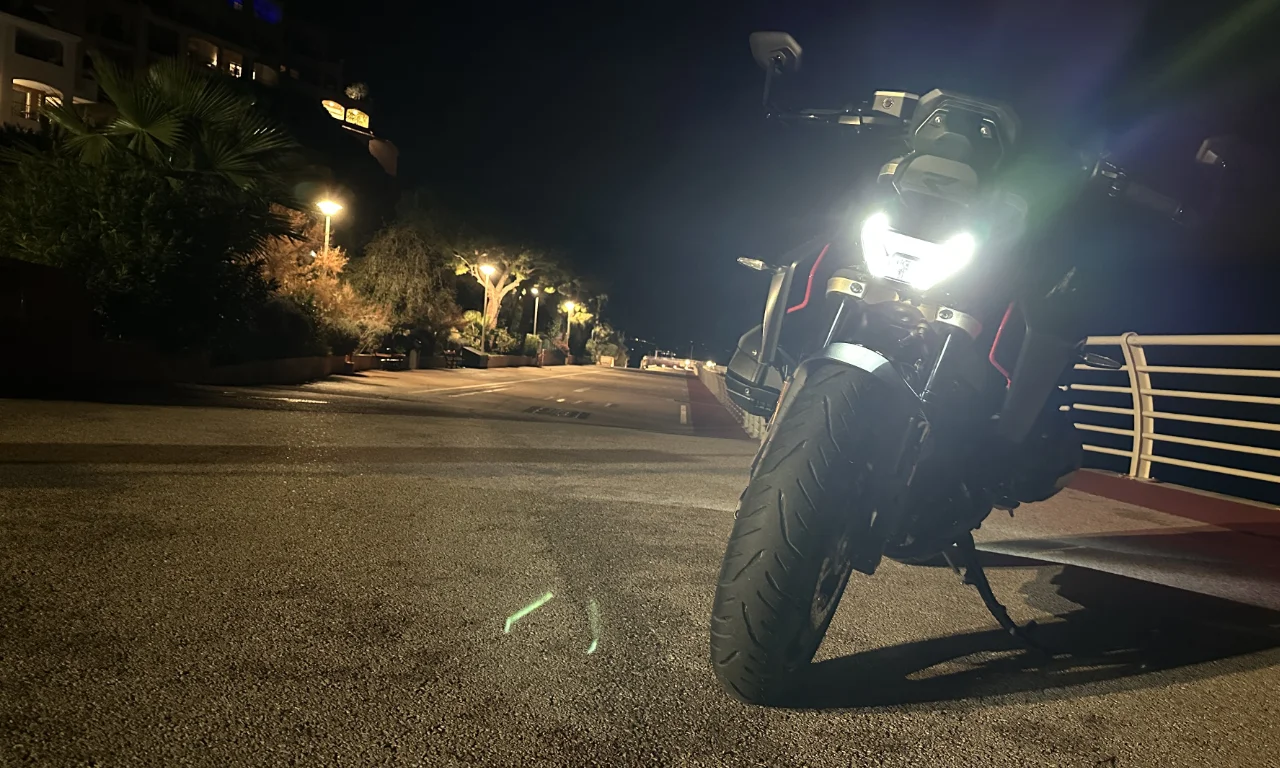 R1300R de David Jazt à Monaco