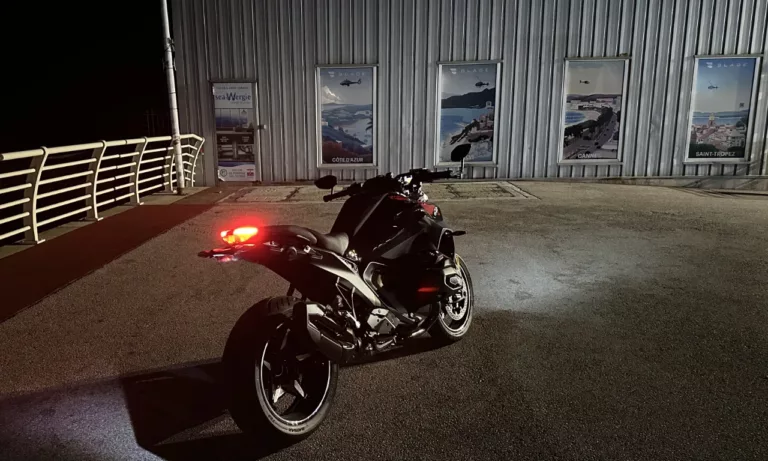 R1300R à Monaco, sur le port fontvieille