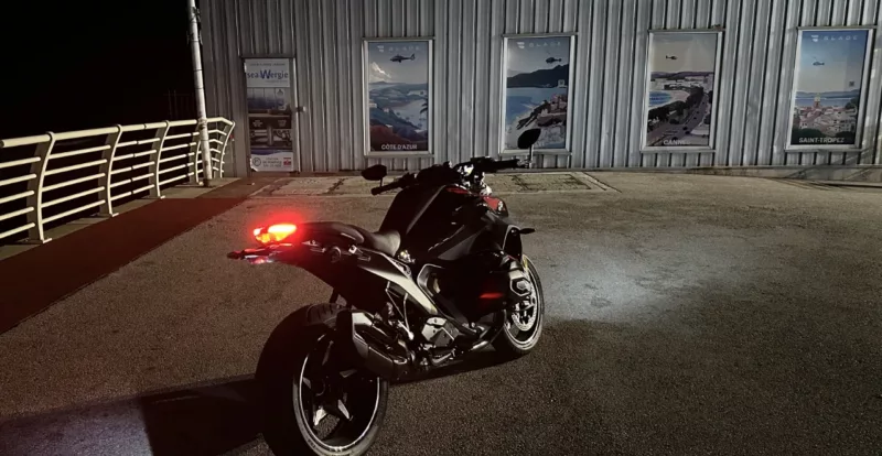 R1300R à Monaco, sur le port fontvieille