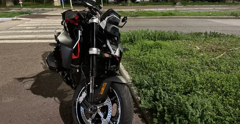 Balade moto sur Antibes