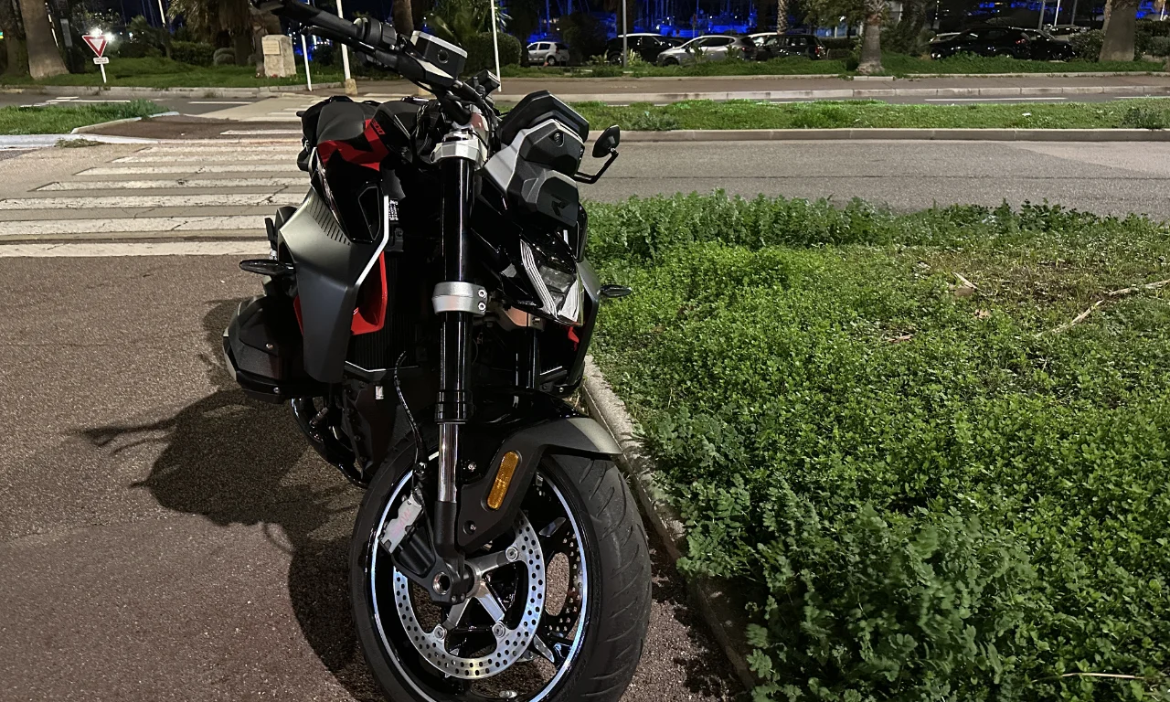 Balade moto sur Antibes