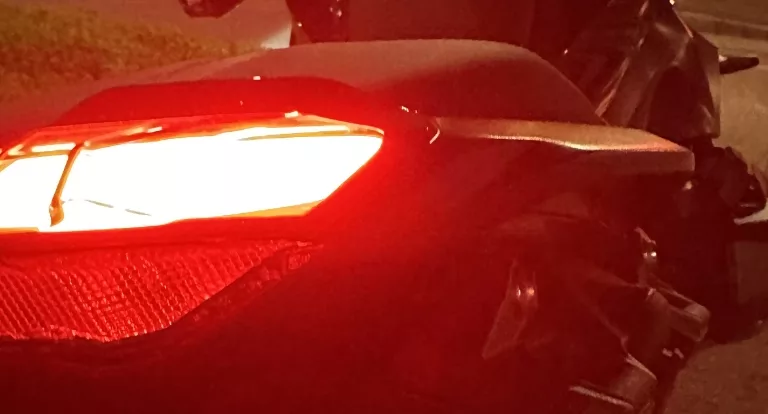 Balade moto sur le Port d'Antibes