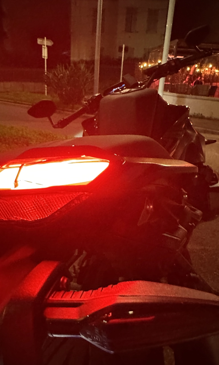 Balade moto sur le Port d'Antibes