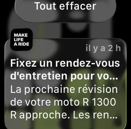 Prendre rendez-vous pour une révision moto BMW : Avertissement depuis l'application mobile sur l'Apple Watch Ultra 3