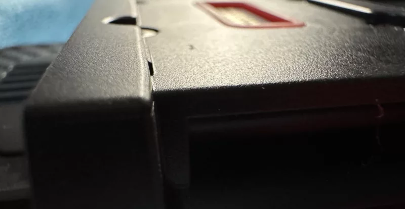 Clipser le module sur l'AIO-6 et remettre les vis