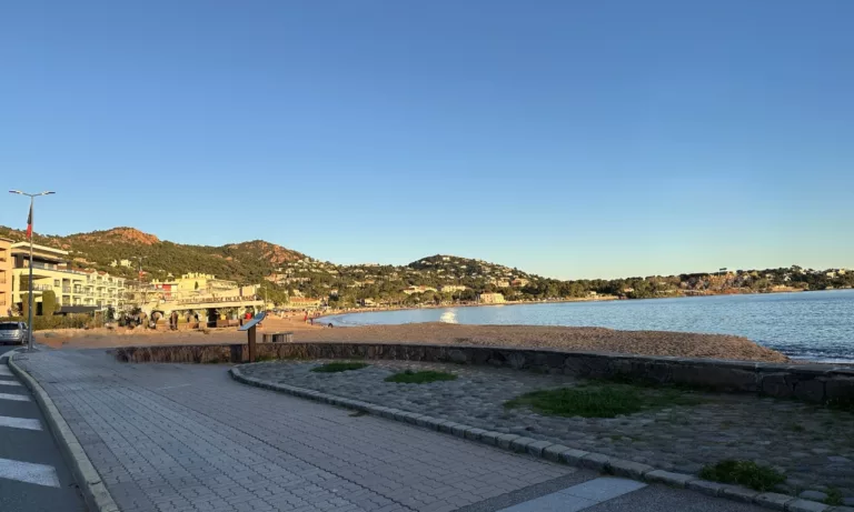 Plage dans le Var entre Fréjus et Théoule sur Mer